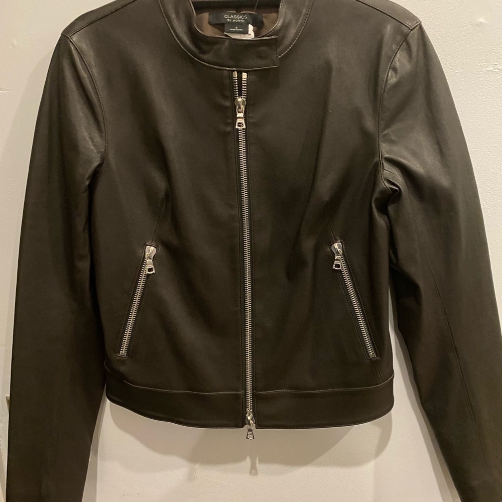 CLASSICS by WORTH NWT STRETCH LEATHER JACKET, BROWN, Size 6. Zipper w/pockets.